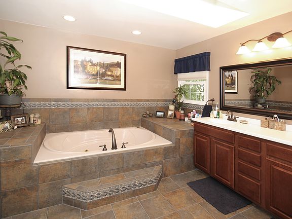4th image of 13164 New Parkland Dr