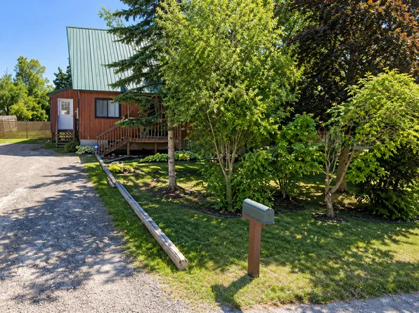 576 Kelly Rd, Kalispell, MT 59901