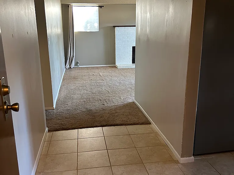 600 Manhattan Dr #D2 — Photo 2