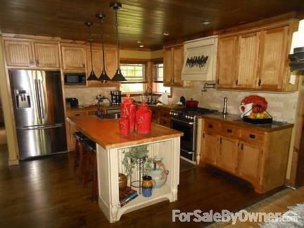 3rd image of 636 S Foster Ln