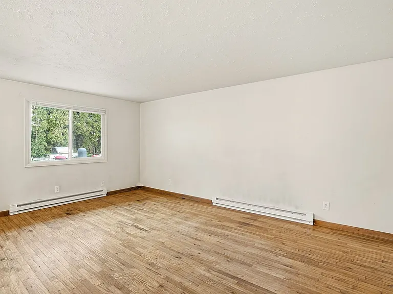 1611 W 8th Ave — Photo 4