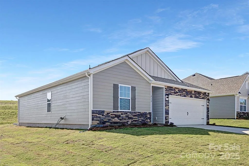 4 bed, 1570 sqft, $2,250 — Photo 2