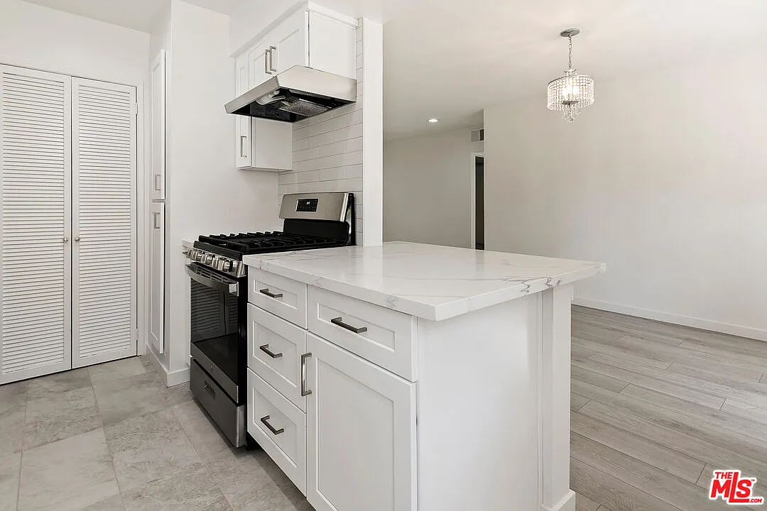 2 bed, 2.0 bath, 867 sqft, $3,800 — Photo 4