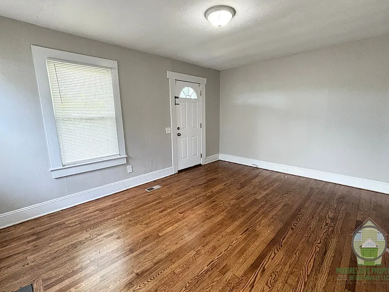14 Crystal Ave — Photo 3