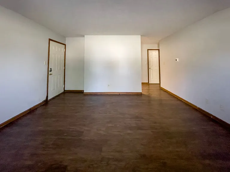 Riverwood Apartments — Photo 16