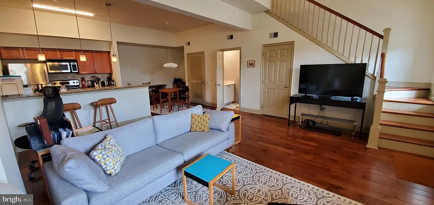 1 bed, 1.5 bath, 917 sqft, $2,695 — Photo 4