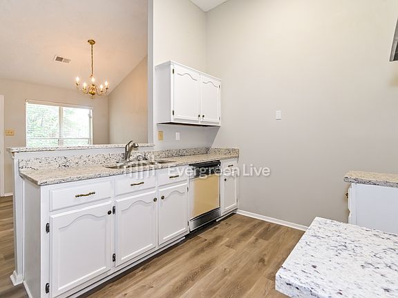 5th image of 7637 Lilly Dr