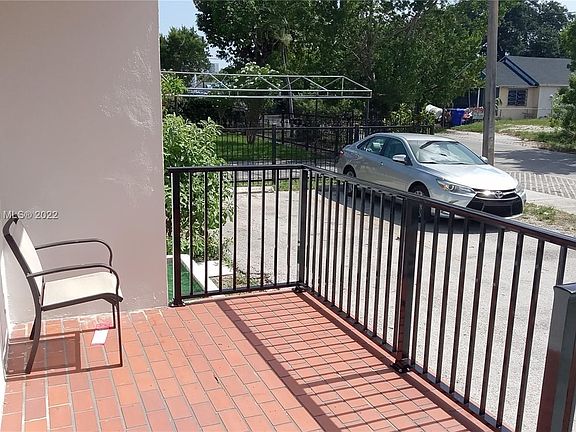 4th image of 821 NW 36th Ave #821