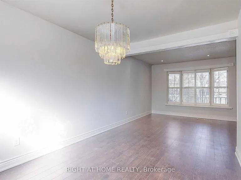 54 Penwick Cres — Photo 8