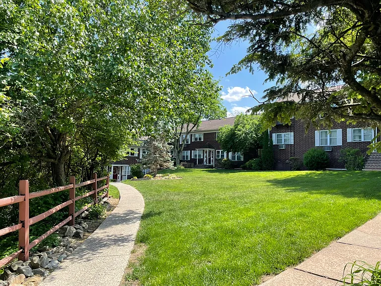 100 Pierson Miller Dr #F29 — Photo 1