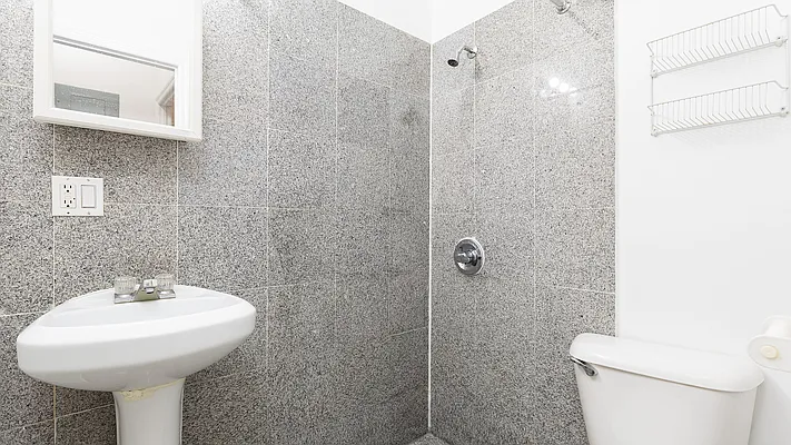 Rented by Nooklyn NYC LLC | media 4