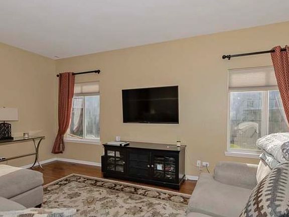 3rd image of 2041 Burr Oak Ct