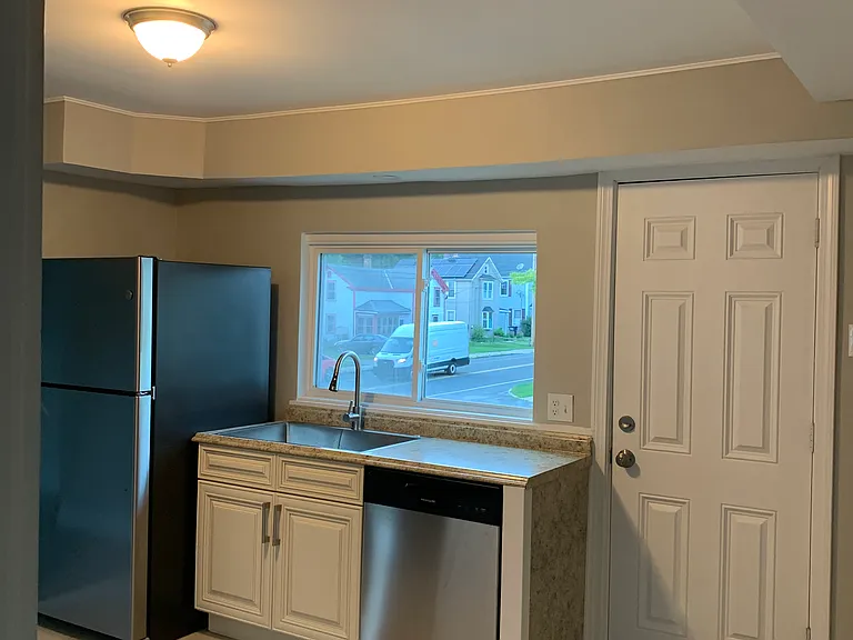 12 Crystal St #1 — Photo 2