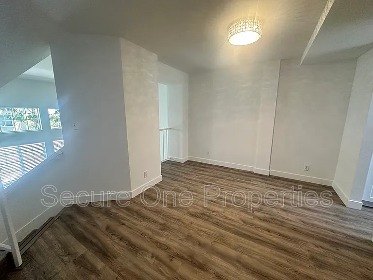 674 Warwick Ave — Photo 9