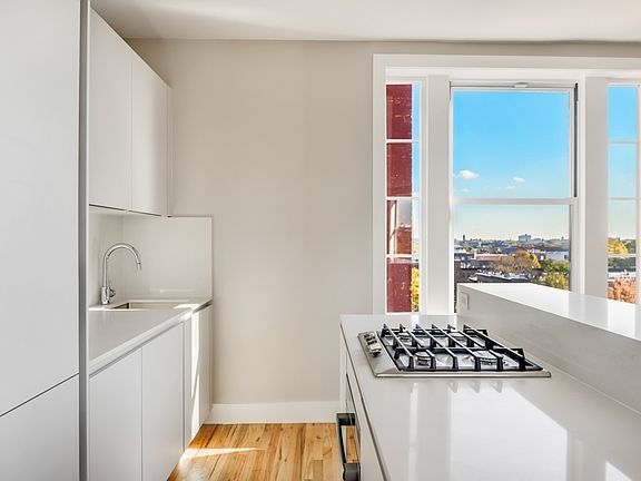 4th image of 379 Washington Ave APT 6E
