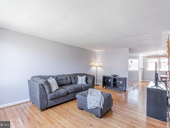 3rd image of 1042 N Academy Ave