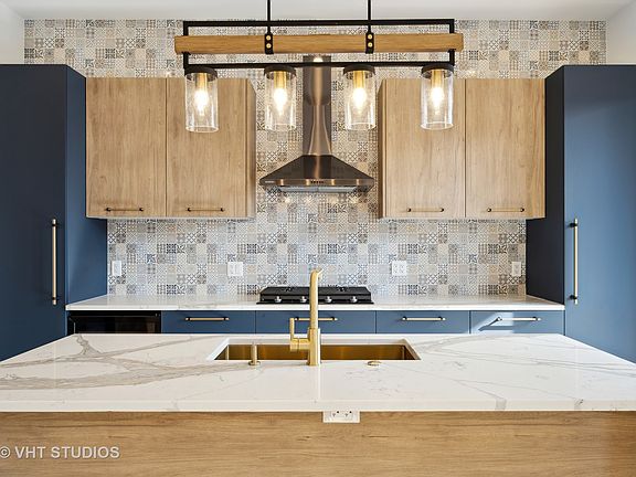 5th image of 2820 W Lyndale St #2W