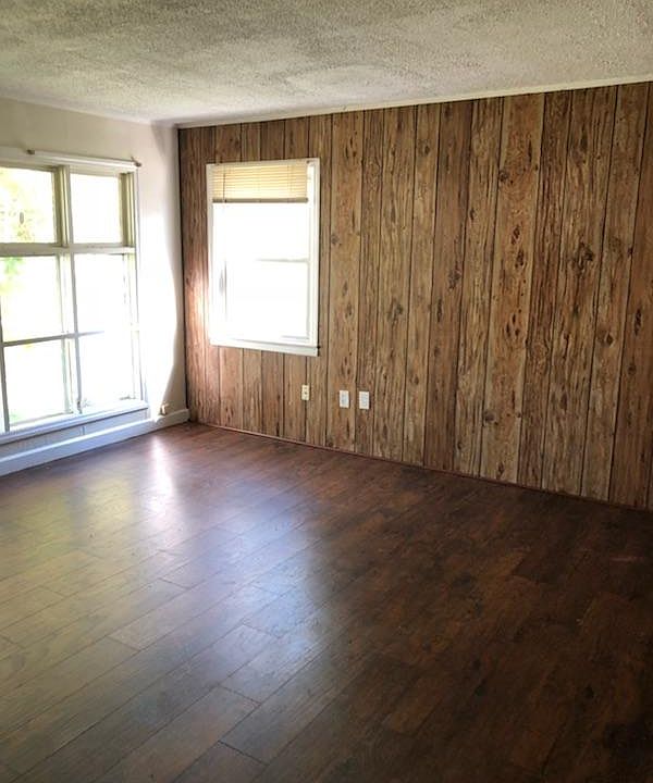 2nd image of 411 Erskine Ave