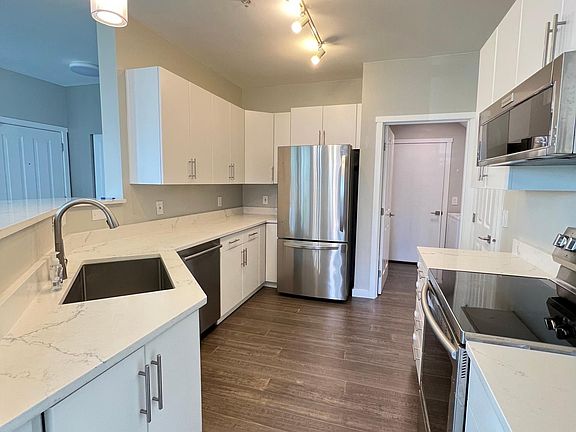 5th image of 542 241st Ln SE