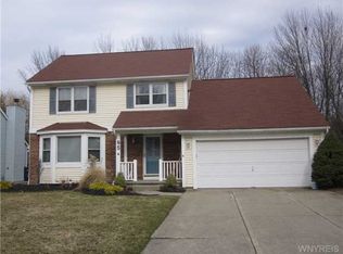 95 Grasspointe Dr, Amherst, NY 14228