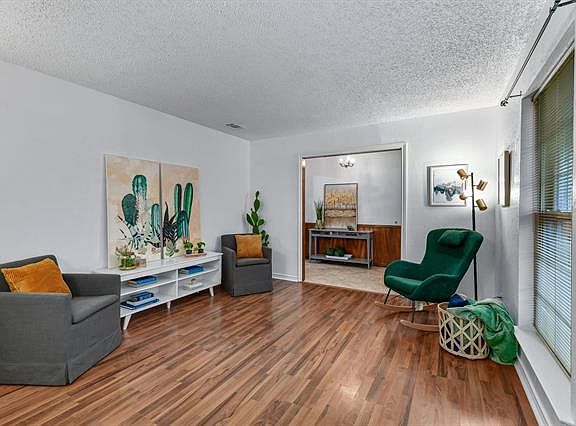5th image of 2819 Forest Grove Dr