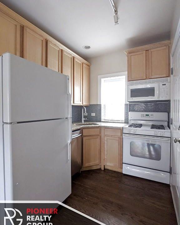 1st image of 3248 N Clifton Ave #1