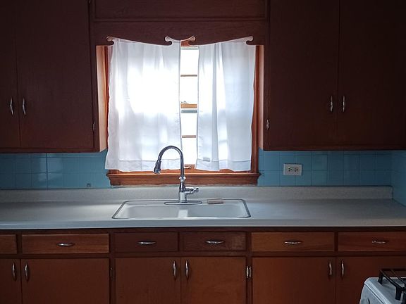 5th image of 1818 Beverly Pl