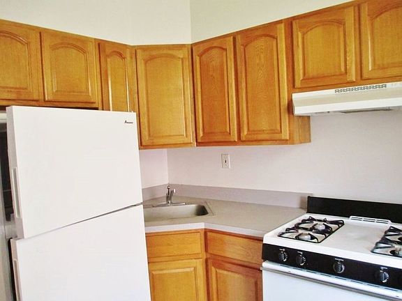 2nd image of 25-40 32nd St #2F
