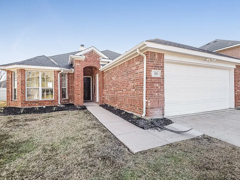320 Foreston Dr — Photo 1