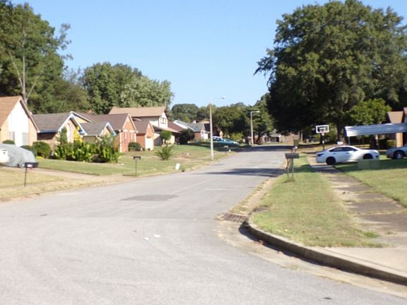 4th image of 3224 Bluemont Dr