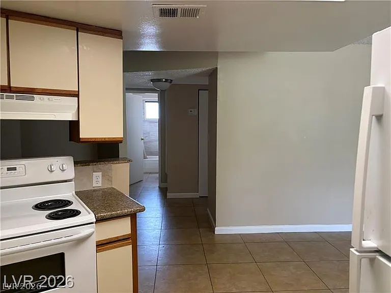 2080 Karen Ave #17 — Photo 11