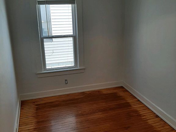 4th image of 2025 Halstead Ave #2