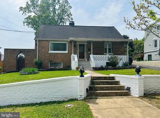 6813 Chestnut Ave, Falls Church, VA 22042