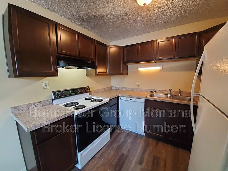 909 Pattee Creek Dr #C — Photo 3