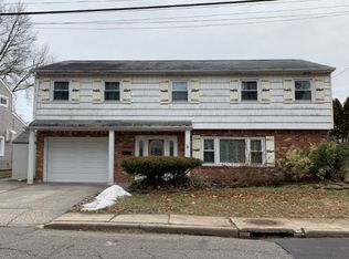 4 Vermont St, Melville, NY 11747