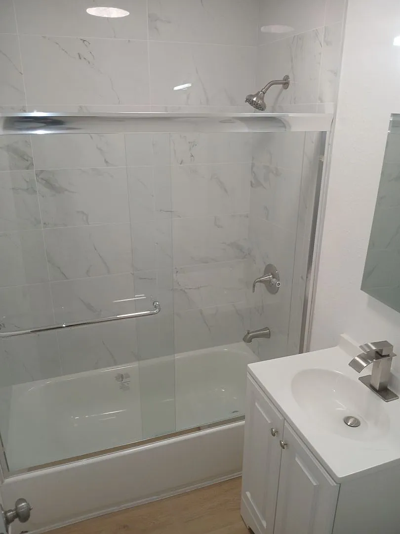 610 Hyde Park Blvd — Photo 4