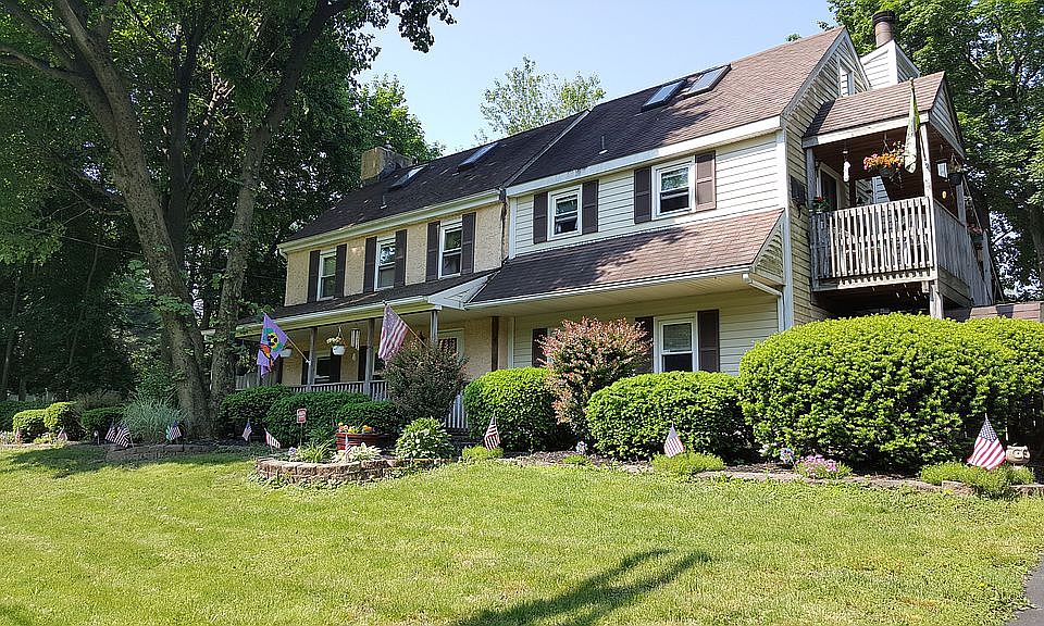 2nd image of 1572 2nd St