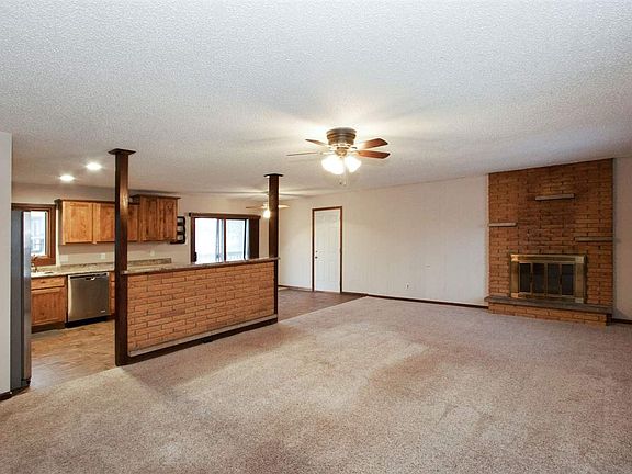 2nd image of 5 E Chestnut St