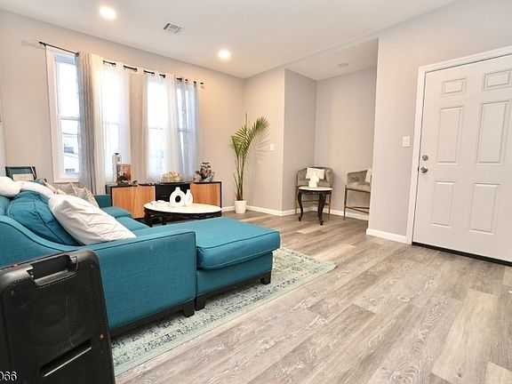 3rd image of 172-176 Delavan Ave