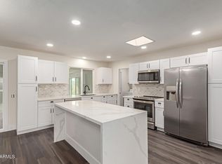 15662 N Lakeforest Dr, Sun City, AZ 85351