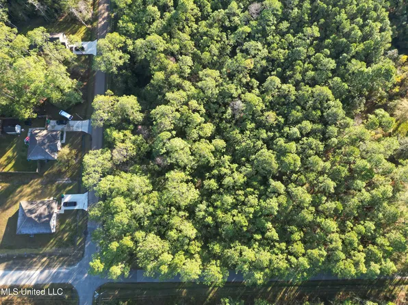 720 Combel St, Waveland, MS 39576