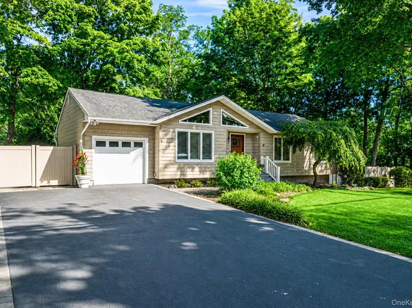 1 Honey Lane, Miller Place, NY 11764