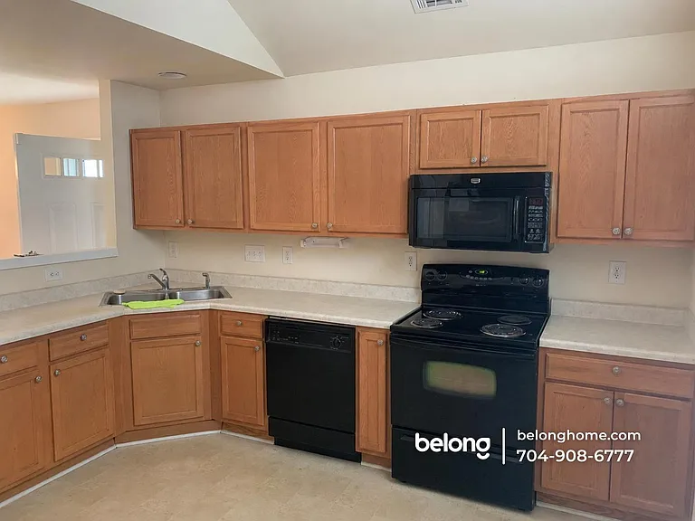 11163 Saintsbury Pl #TOWNHOUSE — Photo 2