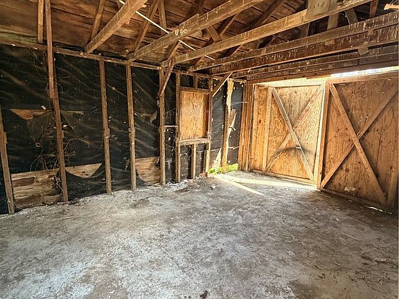 4th image of 1242 Wade St
