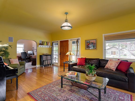 5th image of 1115 Windsor Pl