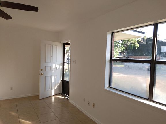 3rd image of 302 Castlewood Dr