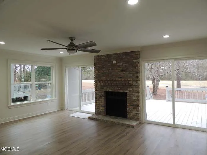 248 Highpoint Dr — Photo 4