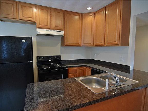 3rd image of 1028 W 35th St APT 2