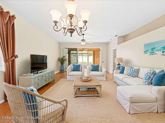 3rd image of 15028 Middle Fairway Dr