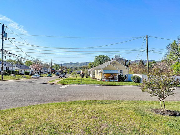 5th image of 903 Marston St